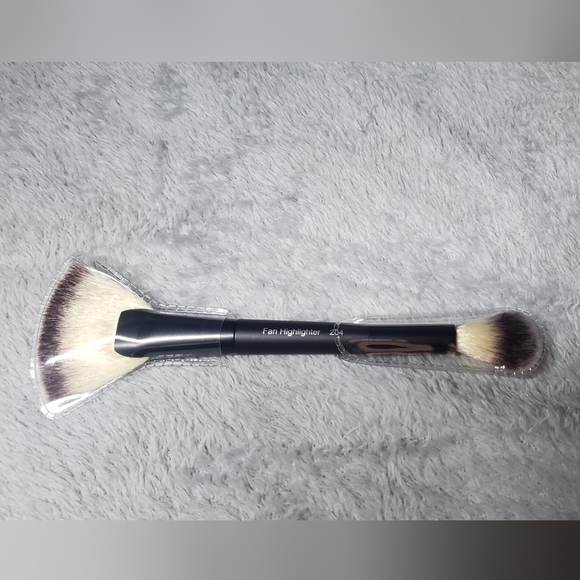 ❤HOST PICK❤EVE PEARL 204 Dual Fan Highlight Brush (NEW) - Picture 4 of 7